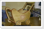 Holzpuppenwagen handbemalt Holzpuppenwagen handbemalt